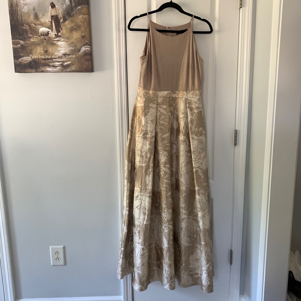 Aidan Mattox Metallic Floral Jacquard Gown Champagne Gold Formal Dress 8‎